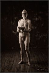 Standing Reader 6541